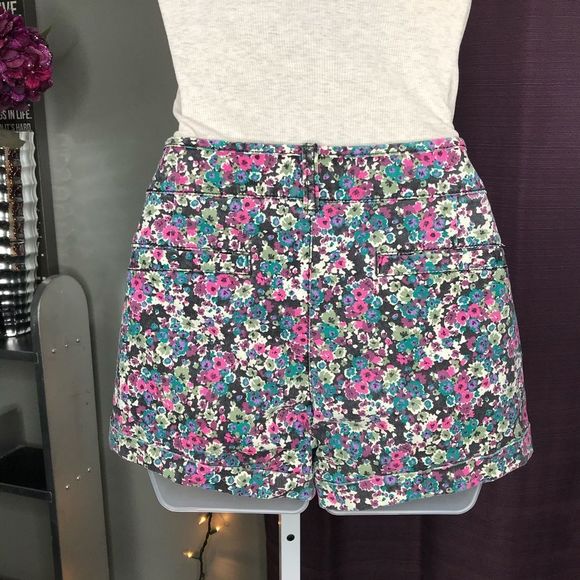 AE FLOWER SHORTS - Picture 3 of 3